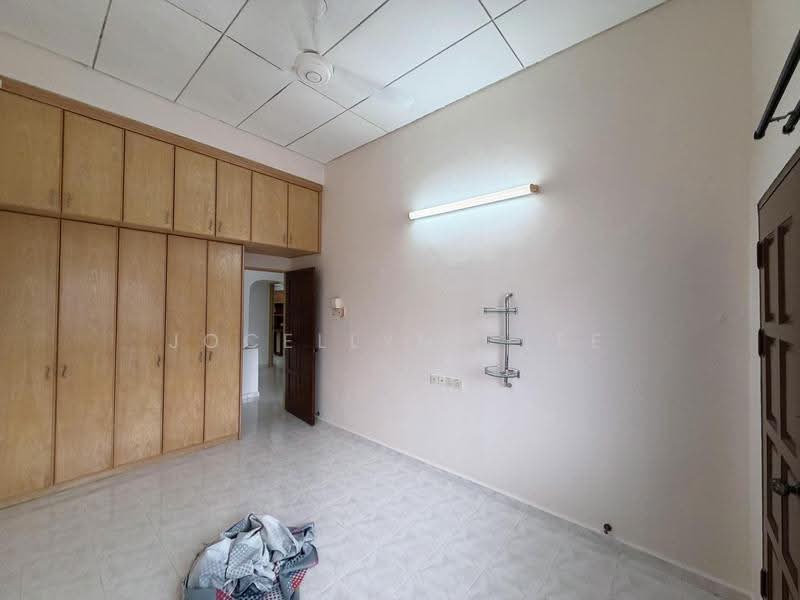2-storey Terraced House for Rent in Island Glades (Jelutong) - Jocellynn Lee - Bedroom - PropertyGuru.com.my