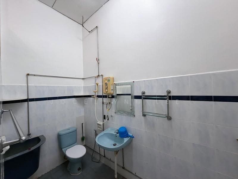 2-storey Terraced House for Rent in Island Glades (Jelutong) - Jocellynn Lee - Bathroom - PropertyGuru.com.my