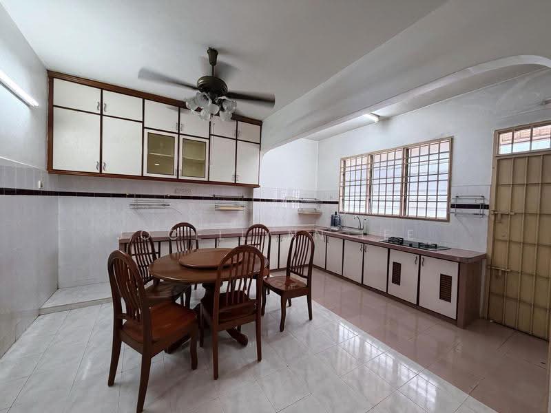 2-storey Terraced House for Rent in Island Glades (Jelutong) - Jocellynn Lee - Kitchen - PropertyGuru.com.my