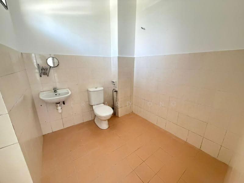 2-storey Terraced House for Sale in Saujana Rawang (Rawang) - Bernard Ong - Bathroom - PropertyGuru.com.my