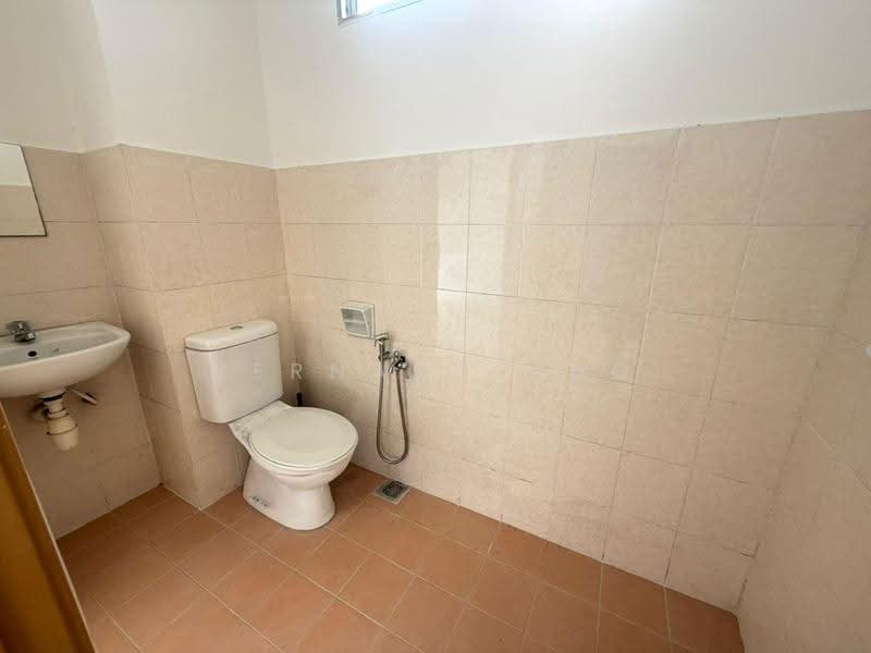 2-storey Terraced House for Sale in Saujana Rawang (Rawang) - Bernard Ong - Bathroom - PropertyGuru.com.my