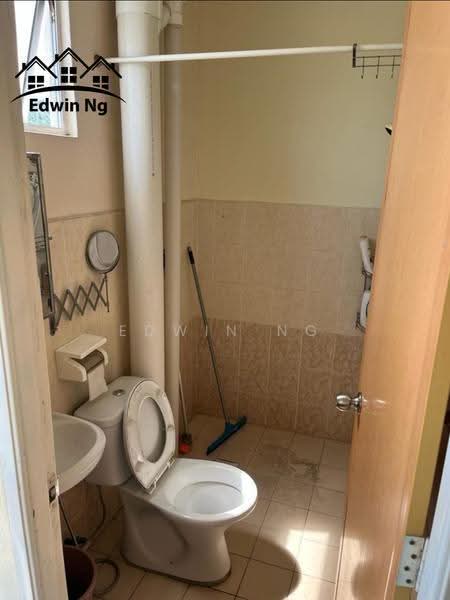 Pangsapuri untuk Dijual di Relau Vista Apartment - Edwin Ng - Bathroom - PropertyGuru.com.my