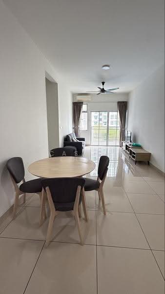 Kediaman Servis untuk Disewa di Meridin Bayvue Serviced Apartment - Cassie Chin - Living Room - PropertyGuru.com.my