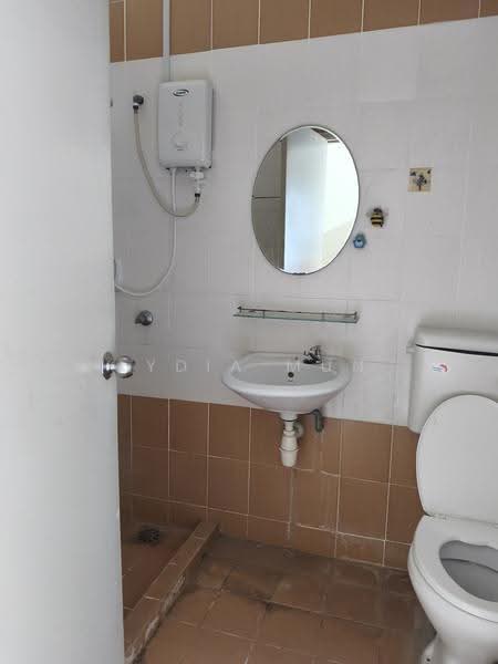 Rumah Teres untuk Disewa di Sungai Long (Bandar Sungai Long) - Lydia Mun - Bathroom - PropertyGuru.com.my
