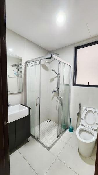 Service Residence for Rent at Royal Strand @ Country Garden Danga Bay - Elayne Low - Bathroom - PropertyGuru.com.my