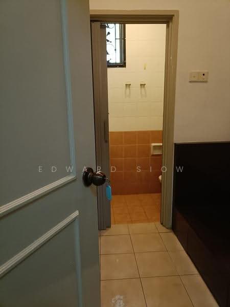 Link Bungalow for Rent in Taman Austin Perdana (Tebrau) - Edward Siow - Bathroom - PropertyGuru.com.my