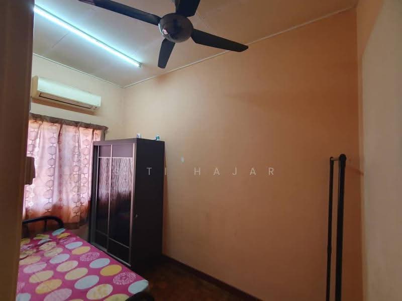 2-storey Terraced House for Sale in Seksyen U10 (Shah Alam) - Siti Hajar - Bedroom - PropertyGuru.com.my