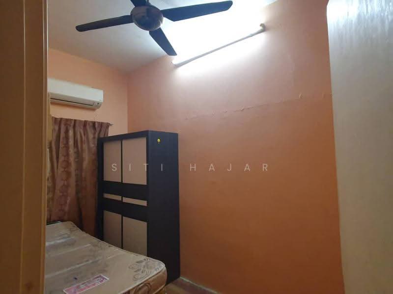 2-storey Terraced House for Sale in Seksyen U10 (Shah Alam) - Siti Hajar - Bedroom - PropertyGuru.com.my