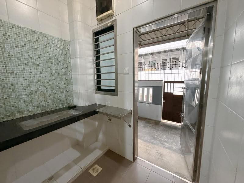 Rumah Teres 2-Tingkat untuk Dijual di Taman Redang (Johor Bahru) - Vic Lim - Kitchen - PropertyGuru.com.my