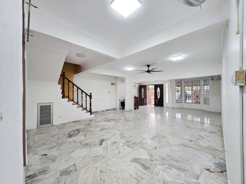 2-storey Terraced House for Sale in Taman Pinggiran Batu Caves (Selayang) - Shaziery Iskandar - Living Room - PropertyGuru.com.my