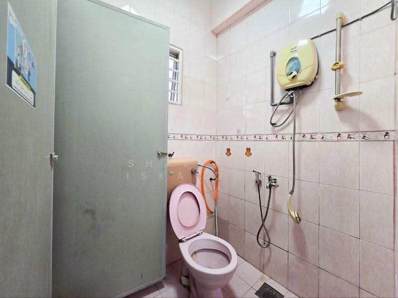 2-storey Terraced House for Sale in Taman Pinggiran Batu Caves (Selayang) - Shaziery Iskandar - Bathroom - PropertyGuru.com.my