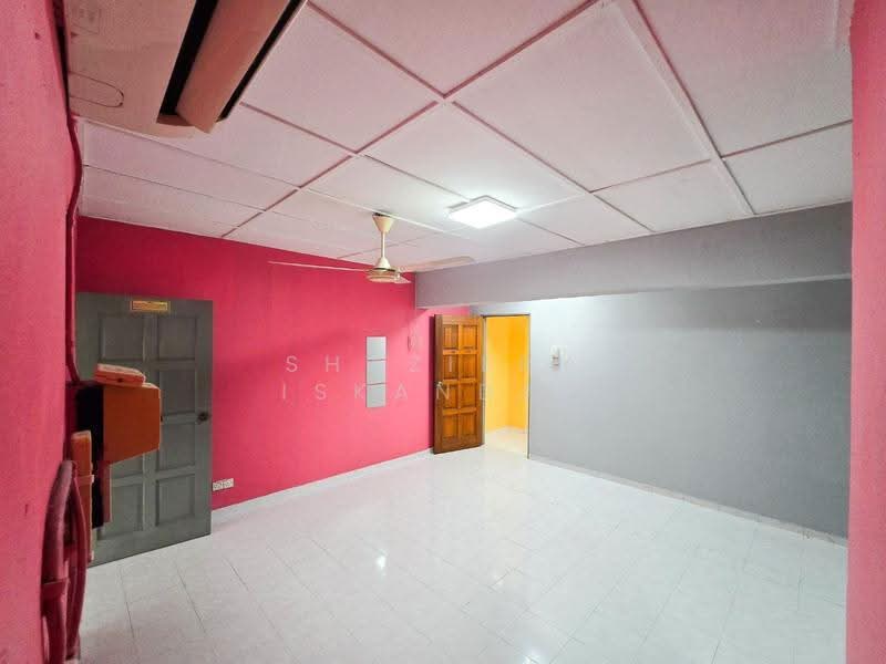 2-storey Terraced House for Sale in Taman Pinggiran Batu Caves (Selayang) - Shaziery Iskandar - Living Room - PropertyGuru.com.my