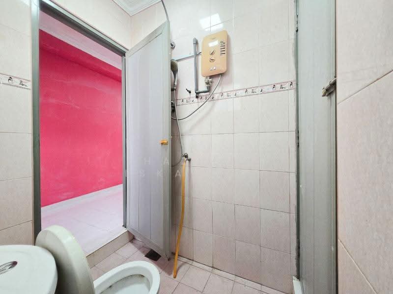 2-storey Terraced House for Sale in Taman Pinggiran Batu Caves (Selayang) - Shaziery Iskandar - Bathroom - PropertyGuru.com.my