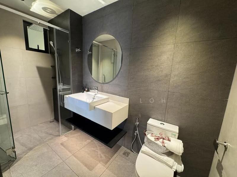 Kediaman Servis untuk Dijual di Sunway Cochrane - Andrew Loh - Bathroom - PropertyGuru.com.my