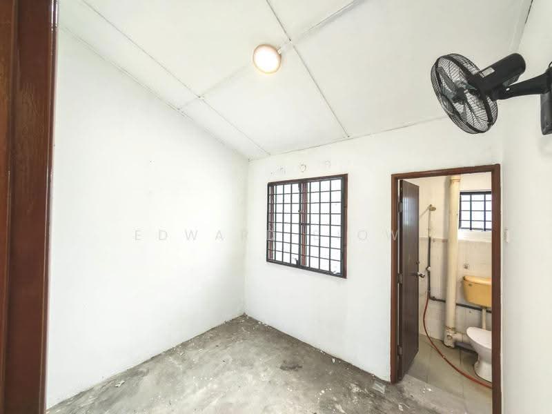 2-storey Terraced House for Rent in Pasir Gudang (Johor) - Edward Siow - Bathroom - PropertyGuru.com.my