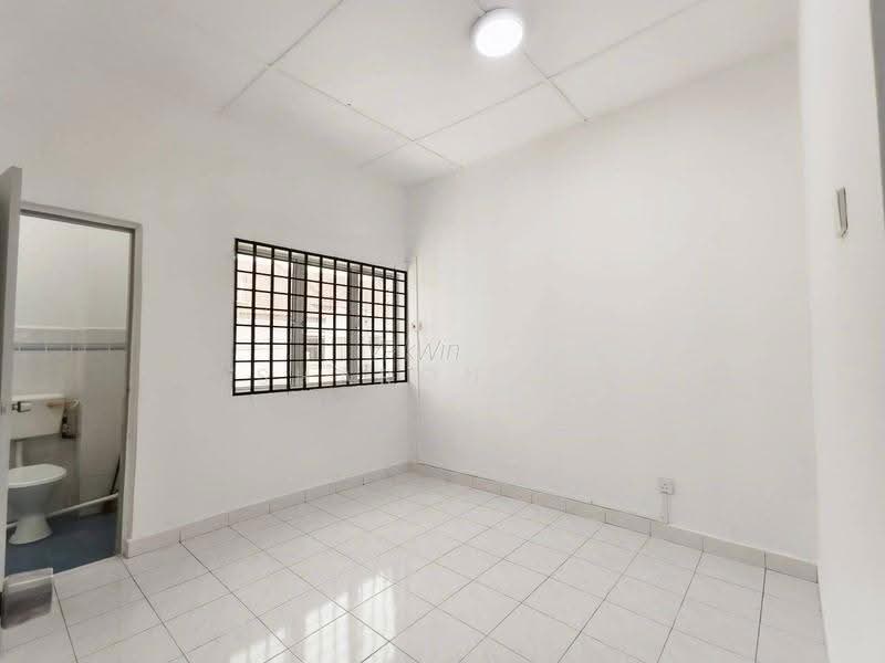 Rumah Teres 2-Tingkat untuk Dijual di Bandar Selesa Jaya (Skudai) - Sharon Ng - Bathroom - PropertyGuru.com.my