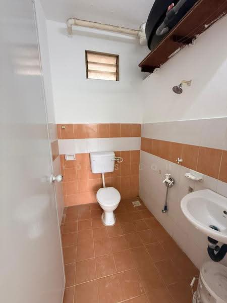 Rumah Flat untuk Disewa di Flat Bukit Indah - Kyoris Loh - Bathroom - PropertyGuru.com.my