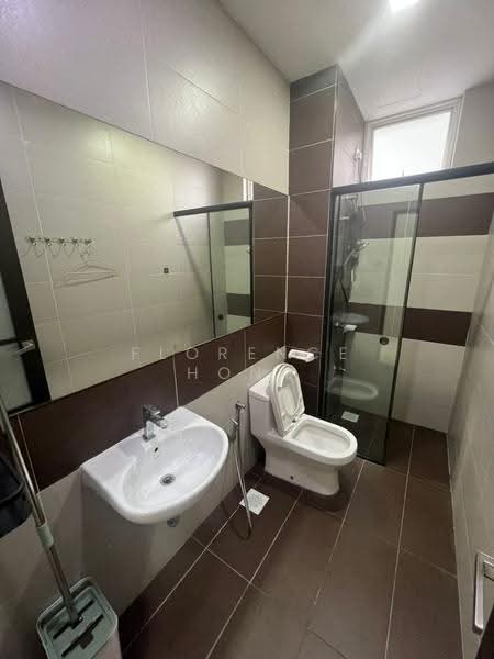 Kondominium untuk Dijual di M Condominium @ Larkin - Florence Hong - Bathroom - PropertyGuru.com.my