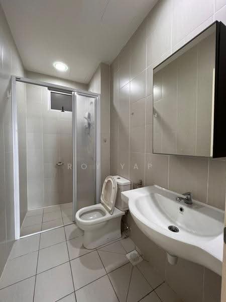 Service Residence for Rent at Meridin Bayvue Serviced Apartment - Roy Yap - Bathroom - PropertyGuru.com.my