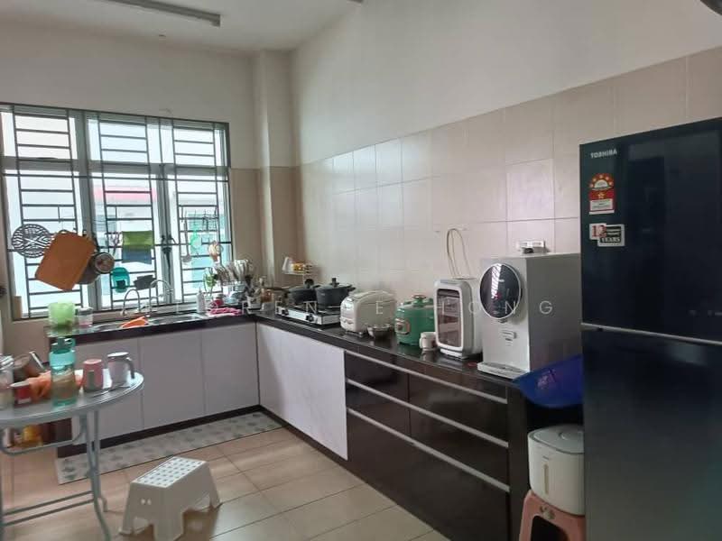 Rumah Teres 2-Tingkat untuk Dijual di Taman Mount Austin (Tebrau) - Florence Hong - Kitchen - PropertyGuru.com.my