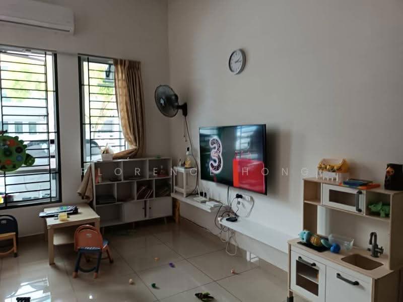 Rumah Teres 2-Tingkat untuk Dijual di Taman Mount Austin (Tebrau) - Florence Hong - Living Room - PropertyGuru.com.my