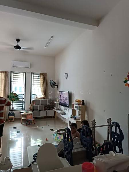 Rumah Teres 2-Tingkat untuk Dijual di Taman Mount Austin (Tebrau) - Florence Hong - Living Room - PropertyGuru.com.my