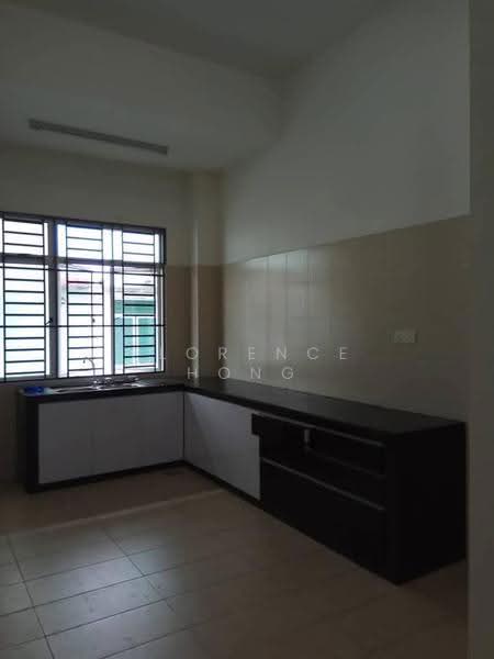Rumah Teres 2-Tingkat untuk Dijual di Taman Mount Austin (Tebrau) - Florence Hong - Kitchen - PropertyGuru.com.my