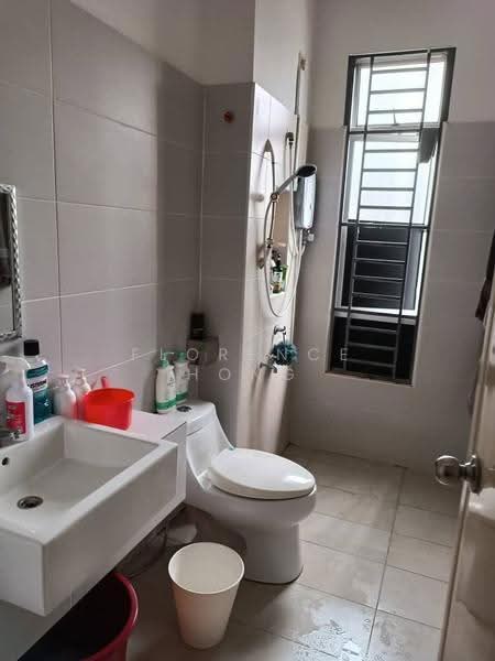 Rumah Teres 2-Tingkat untuk Dijual di Taman Mount Austin (Tebrau) - Florence Hong - Bathroom - PropertyGuru.com.my