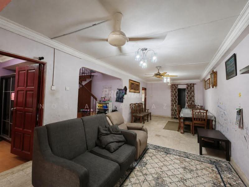 2-storey Terraced House for Sale in Bandar Baru Bangi (Selangor) - Nor Azhar Azlan - Living Room - PropertyGuru.com.my