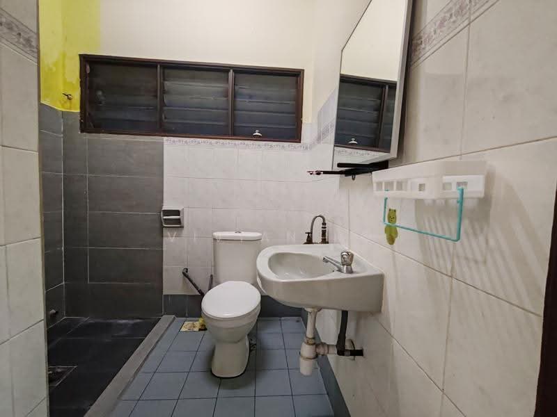Rumah Teres 2-Tingkat untuk Disewa di Usj 23 (Subang Jaya) - Vivian Ho - Bathroom - PropertyGuru.com.my