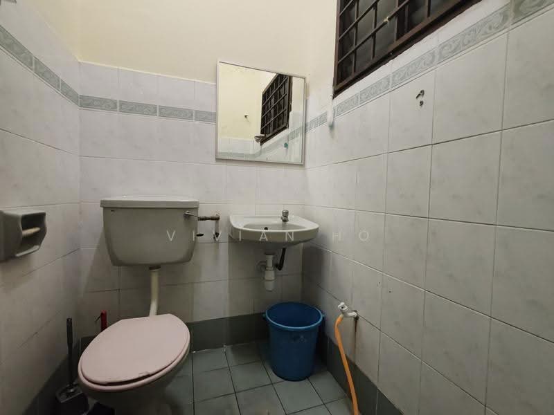 Rumah Teres 2-Tingkat untuk Disewa di Usj 23 (Subang Jaya) - Vivian Ho - Bathroom - PropertyGuru.com.my