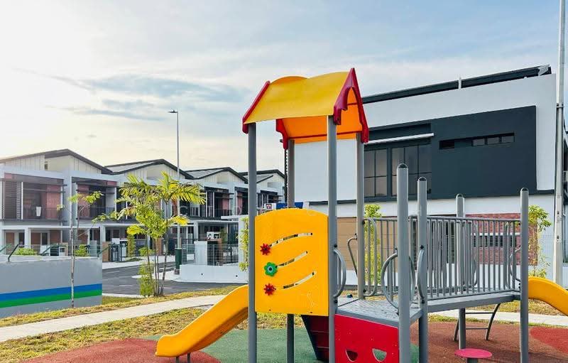 Rumah Teres untuk Dijual di Kampung Desa Putra (Dengkil) - Hector Cheah - Exterior - PropertyGuru.com.my