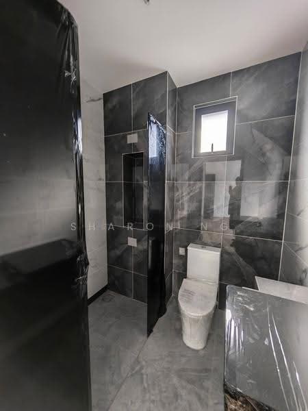 Semi-Detached House for Sale in Bandar Uda Utama (Johor Bahru) - Sharon Ng - Bathroom - PropertyGuru.com.my