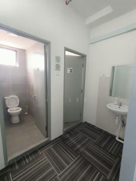 Pejabat untuk Disewa di Hicom - Glenmarie Industrial Park (Shah Alam) - Jc Lee - Bathroom - PropertyGuru.com.my
