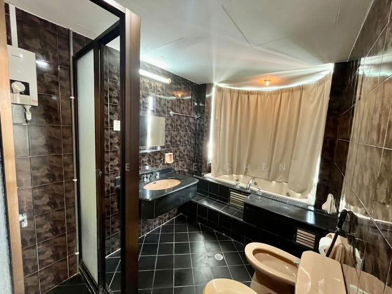 Condominium for Rent at Silverton Condominium - Lee Xue Chen - Bathroom - PropertyGuru.com.my