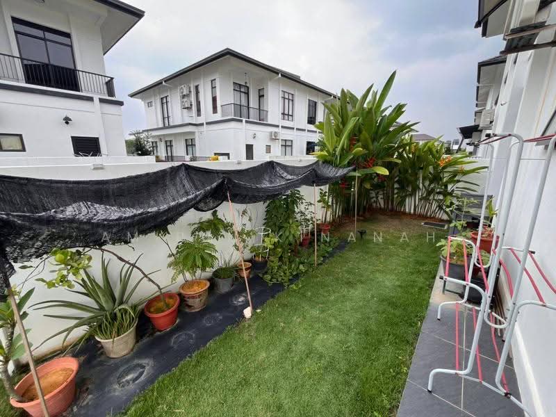 Rumah Berkembar untuk Dijual di Kuala Selangor (Selangor) - Amirun Kinanah - Exterior - PropertyGuru.com.my