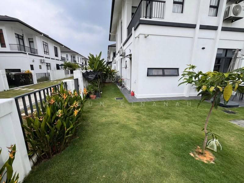 Rumah Berkembar untuk Dijual di Kuala Selangor (Selangor) - Amirun Kinanah - Exterior - PropertyGuru.com.my