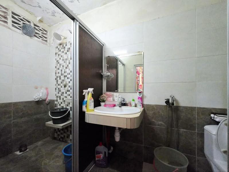 Bungalow House untuk Dijual di Kampung Lembah Jaya Selatan (Ampang) - Zul Syafiq - Bathroom - PropertyGuru.com.my