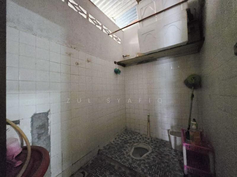 Bungalow House untuk Dijual di Kampung Lembah Jaya Selatan (Ampang) - Zul Syafiq - Bathroom - PropertyGuru.com.my