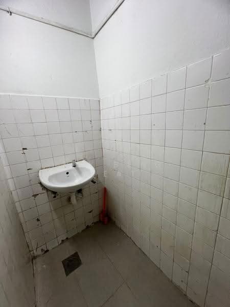 Shop / Office untuk Disewa di Taman Muda (Ampang) - Tey Beng Keat - Bathroom - PropertyGuru.com.my