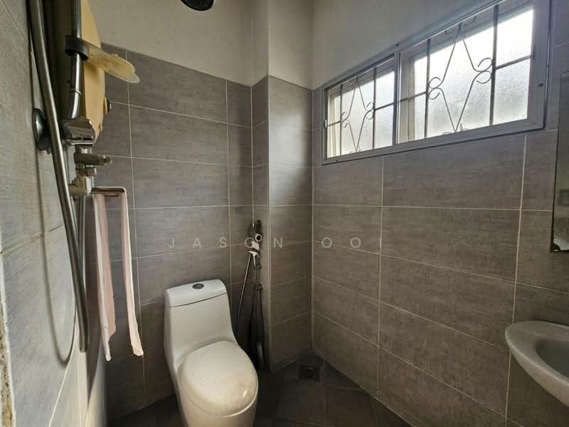 Rumah Teres 2-Tingkat untuk Dijual di Usj 11 (Subang Jaya) - Jason Ooi - Bathroom - PropertyGuru.com.my