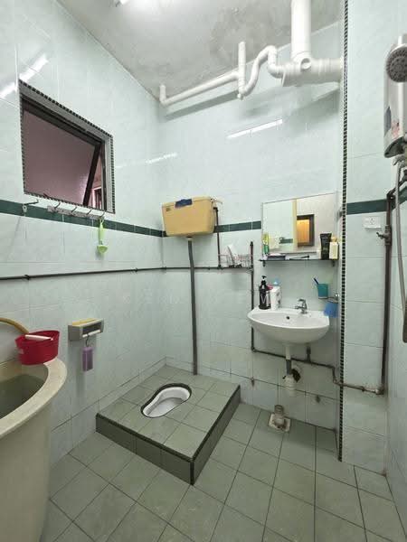 Rumah Teres 2-Tingkat untuk Dijual di Taman Sri Bahtera (Cheras) - Ken Lew - Bathroom - PropertyGuru.com.my