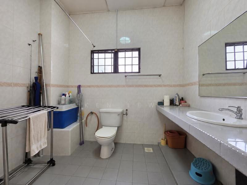 Rumah Teres 2-Tingkat untuk Dijual di Taman Sri Bahtera (Cheras) - Ken Lew - Bathroom - PropertyGuru.com.my