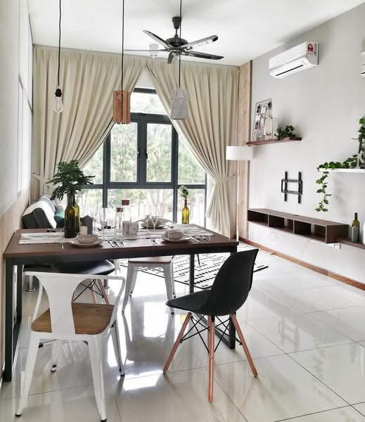 Kediaman Servis untuk Dijual di Crescent Bay Suites (Teluk Bayu) - Chloe Ying - Dining Room - PropertyGuru.com.my