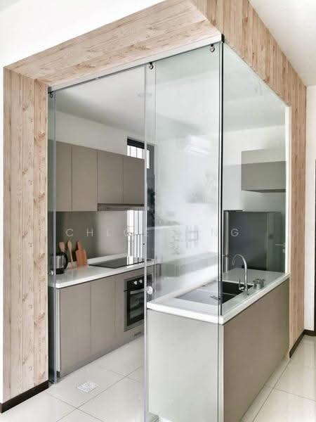 Kediaman Servis untuk Dijual di Crescent Bay Suites (Teluk Bayu) - Chloe Ying - Kitchen - PropertyGuru.com.my