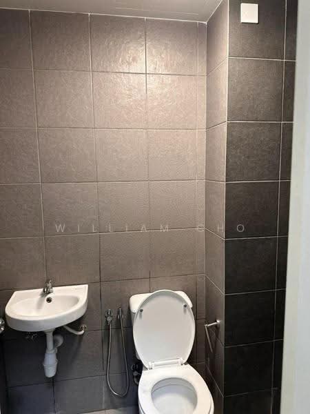 Kondominium untuk Disewa di Sky Awani Residensi 4 - William Cho - Bathroom - PropertyGuru.com.my