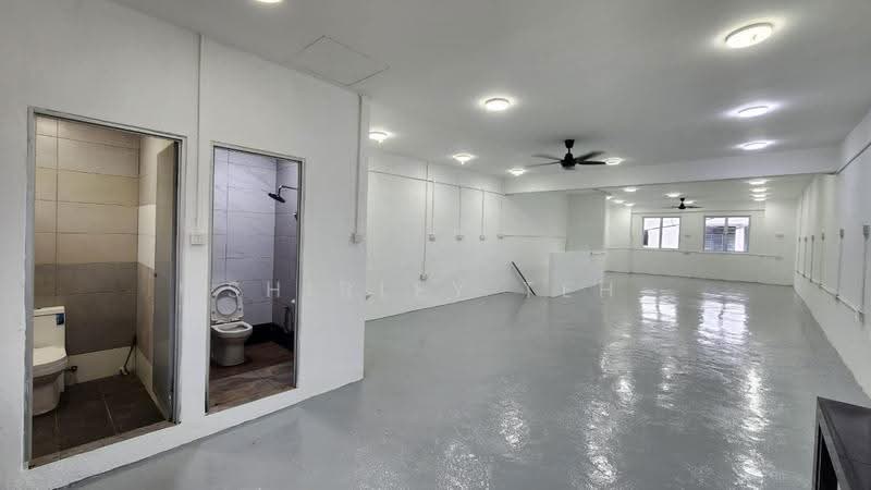 Shop for Sale in Taman Merak (Simpang Ampat) - Shirley Teh - Bathroom - PropertyGuru.com.my