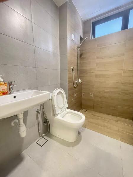 Service Residence for Sale at Vivo Executive Apartment - Dick Ken Tan - Bathroom - PropertyGuru.com.my