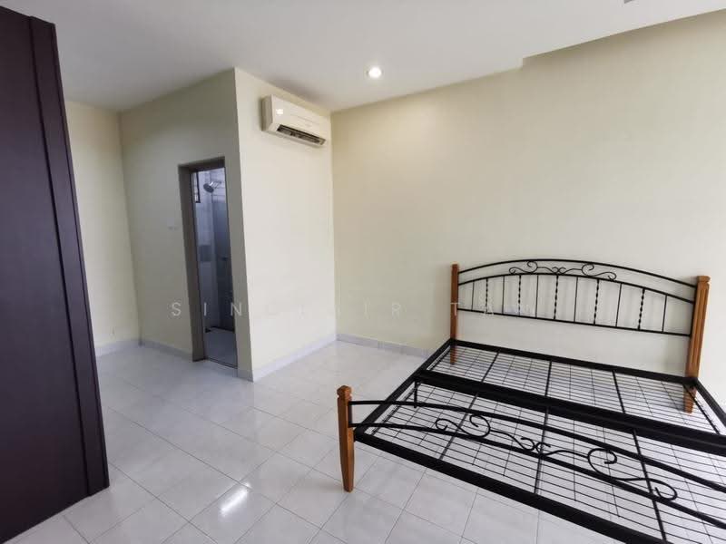 Pangsapuri untuk Dijual di 162 Residency - Sinclair Tan - Bedroom - PropertyGuru.com.my