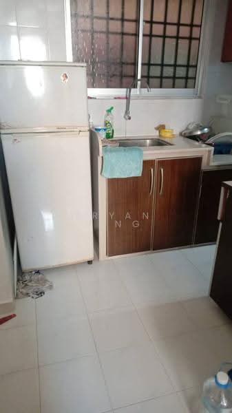 Pangsapuri untuk Dijual di Pinang Emas - Bryan H'ng - Kitchen - PropertyGuru.com.my